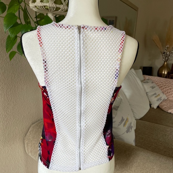 Junior/ Senoritas Floral Print top - Picture 4 of 7